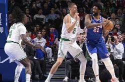 开云体育在线-步行者惜败76人，遭遇三连败