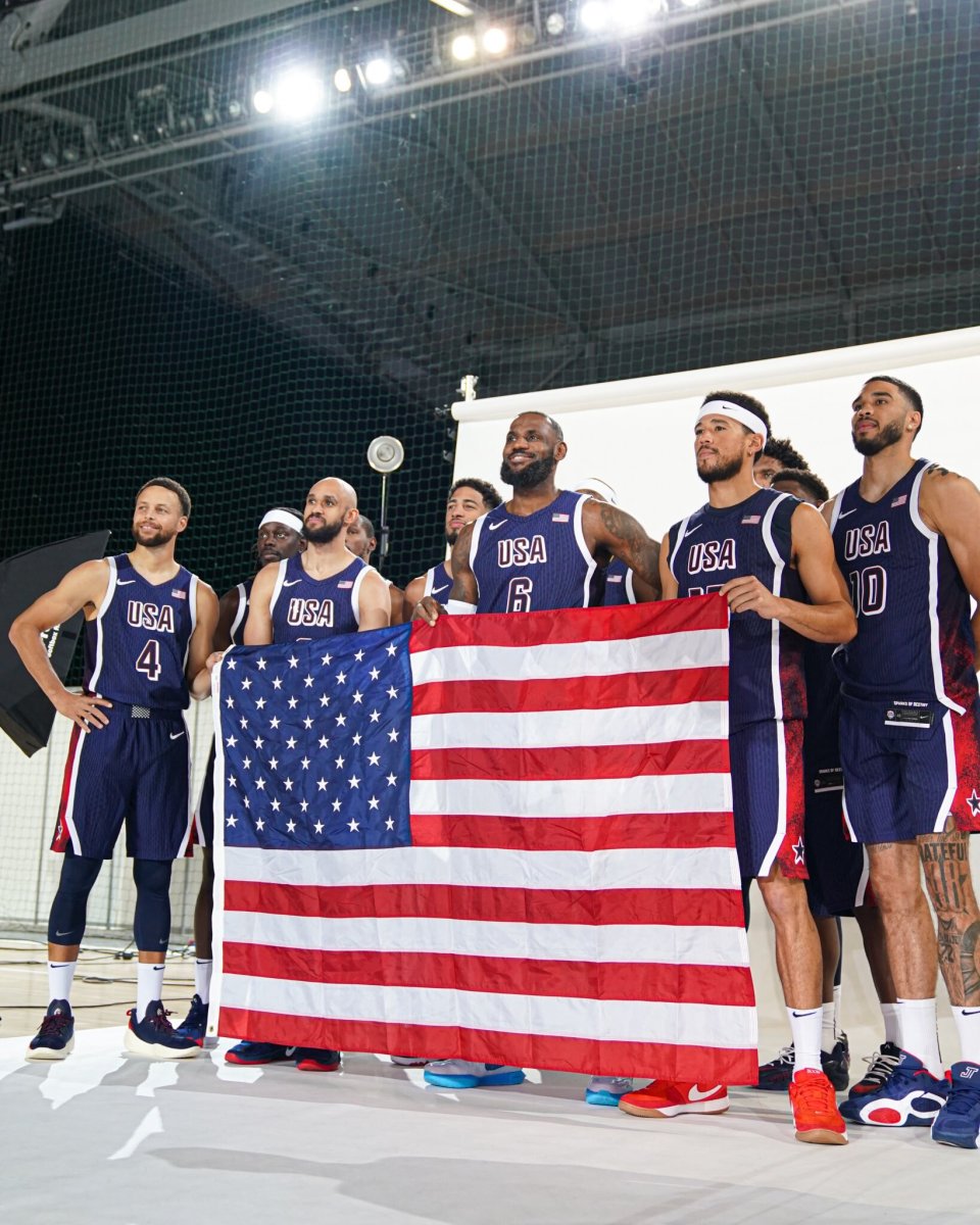 美国和欧洲球员在篮球场上展开激烈对抗