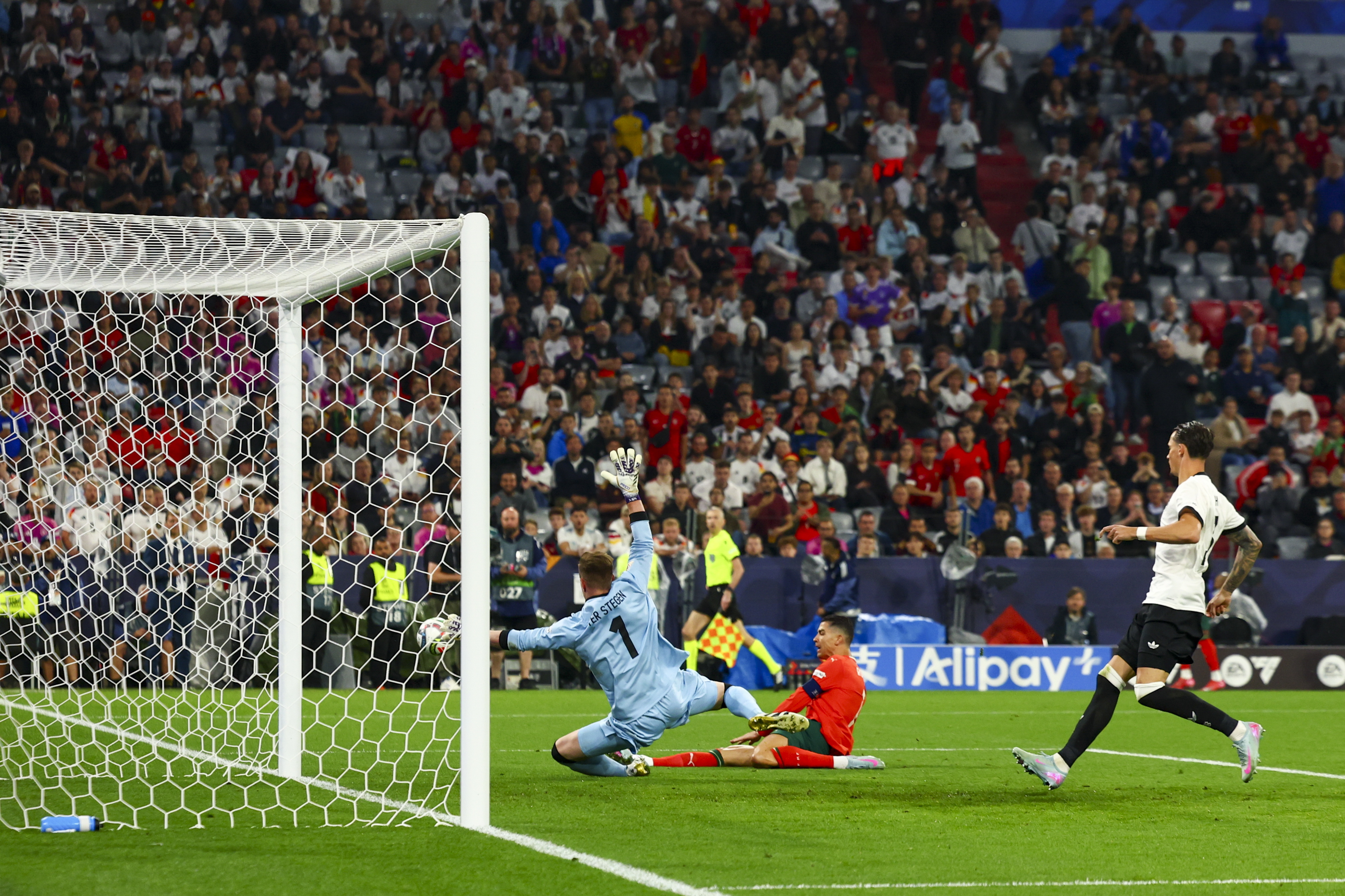 球队赢得国外比赛晋级下一轮