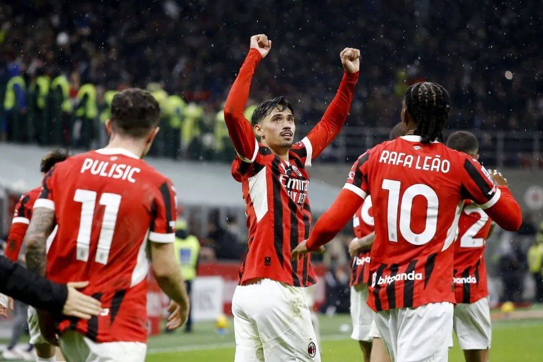 AC米兰队员表现耀眼,再度战胜对手 AC米兰队员表现耀眼,再度战胜对手
