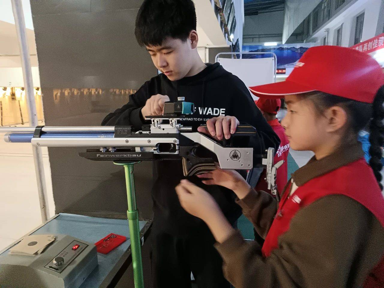 英国射箭选手取得好成绩赢得掌声的简单介绍 英国射箭选手取得好成绩赢得掌声的简单介绍