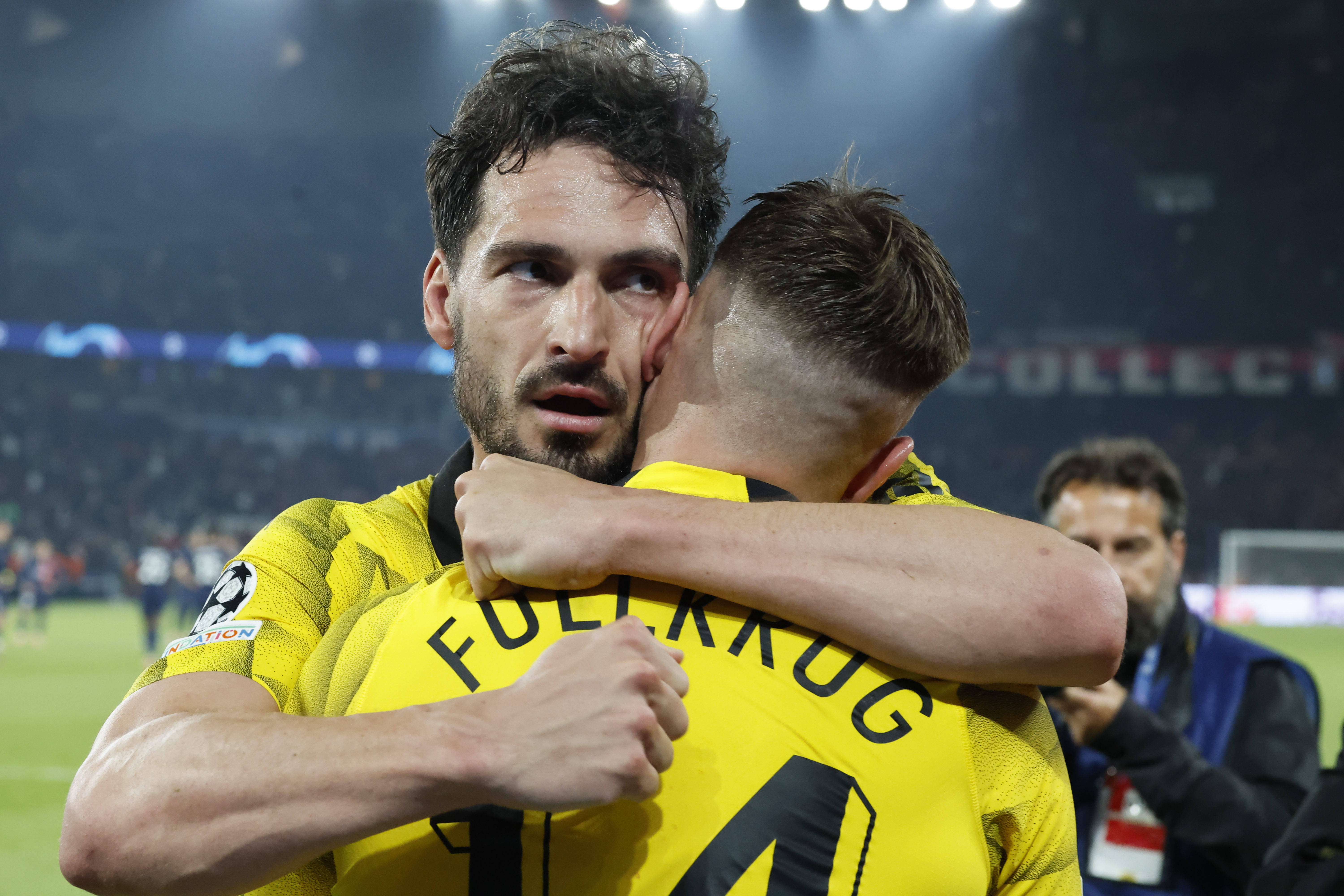 关于多特蒙德主场失利,球迷留下失望的泪水的信息 关于多特蒙德主场失利,球迷留下失望的泪水的信息