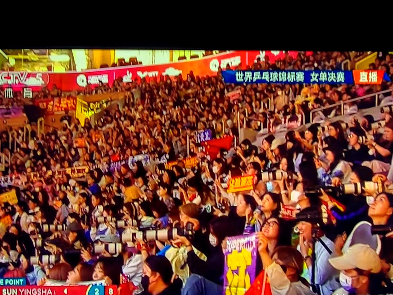 关于多特蒙德主场失利,球迷留下失望的泪水的信息 关于多特蒙德主场失利,球迷留下失望的泪水的信息