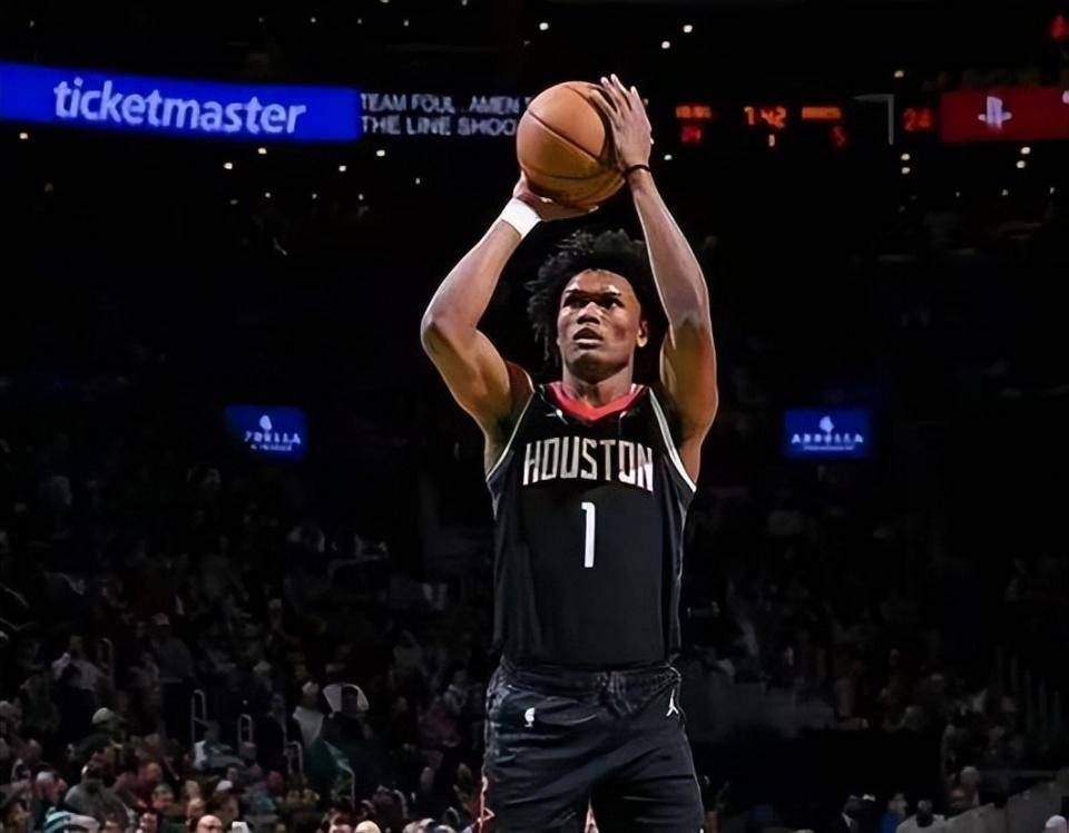 火箭鏖战希腊男篮，塔图姆制霸全场