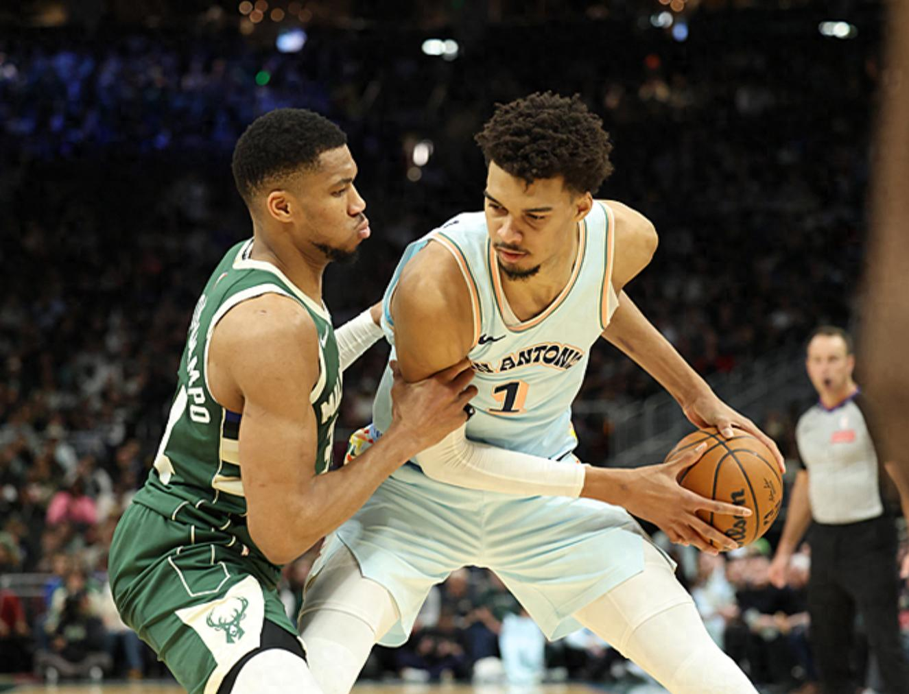 雄鹿战胜马刺，米德尔顿独揽得分王