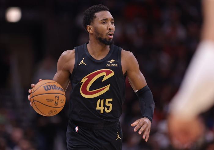 爵士主场大胜篮网，米切尔27分领军