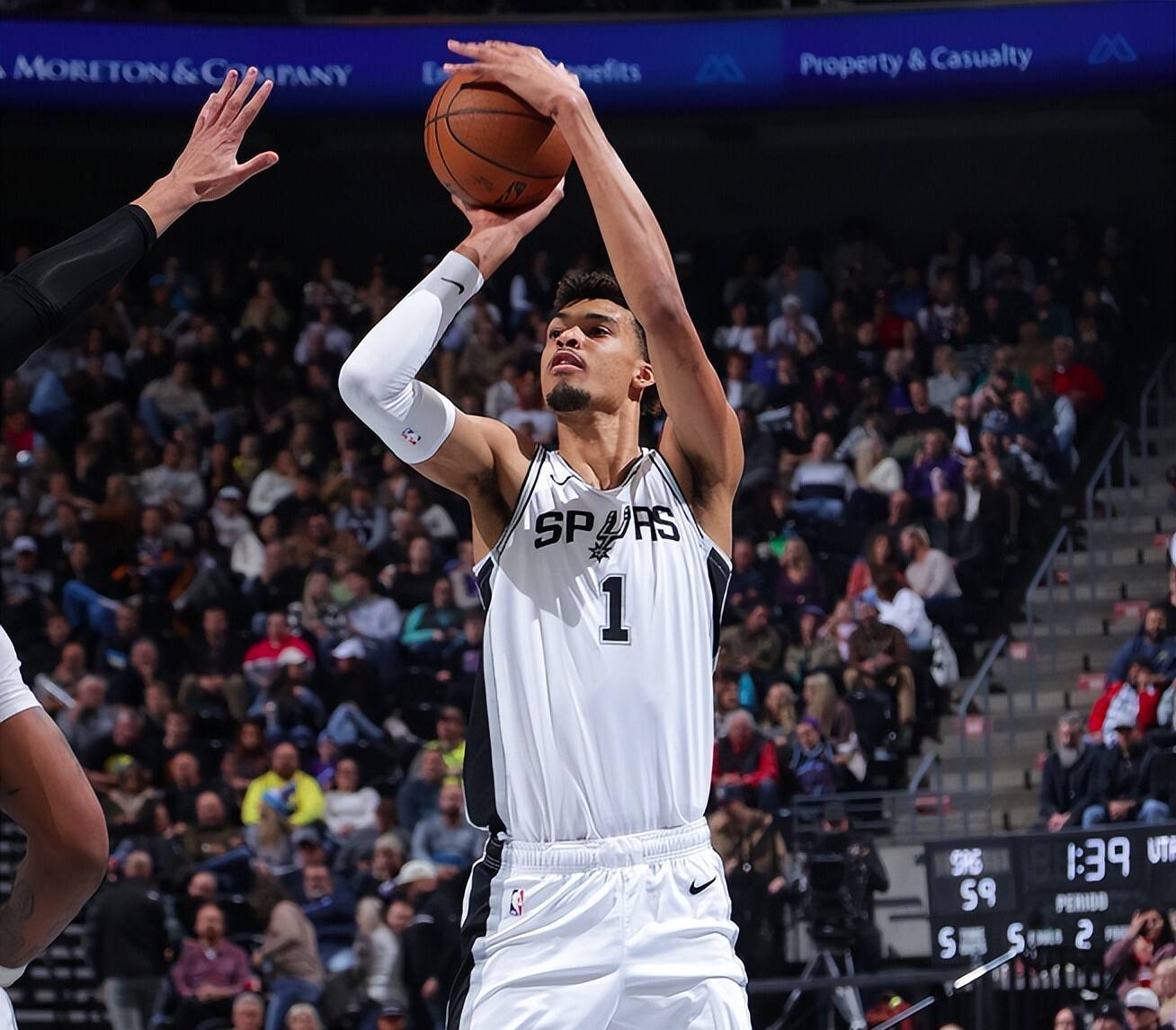 爵士负于马刺低迷不振 爵士负于马刺低迷不振