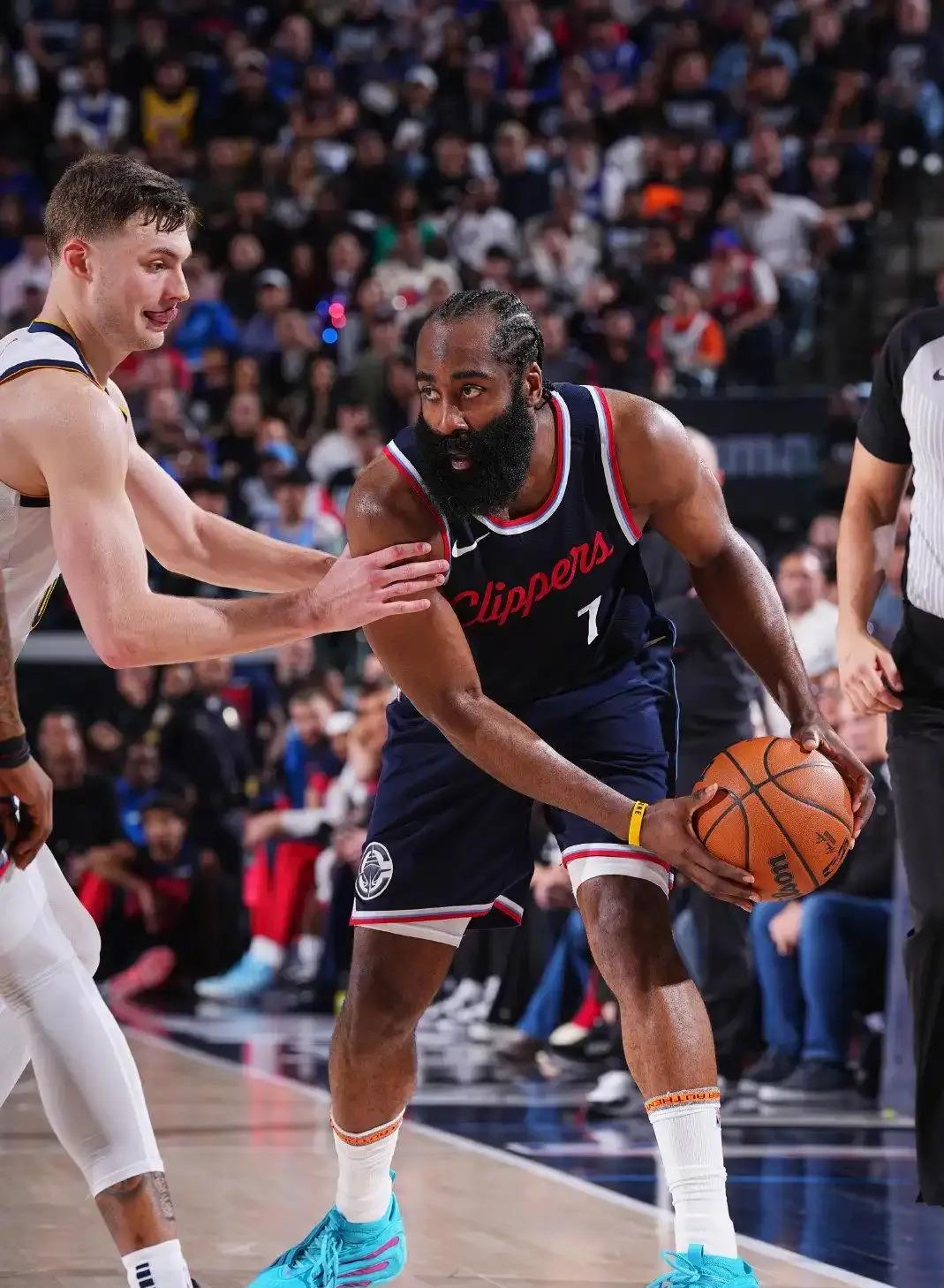 快船战胜奇才，雷吉-杰克逊全场火热的简单介绍