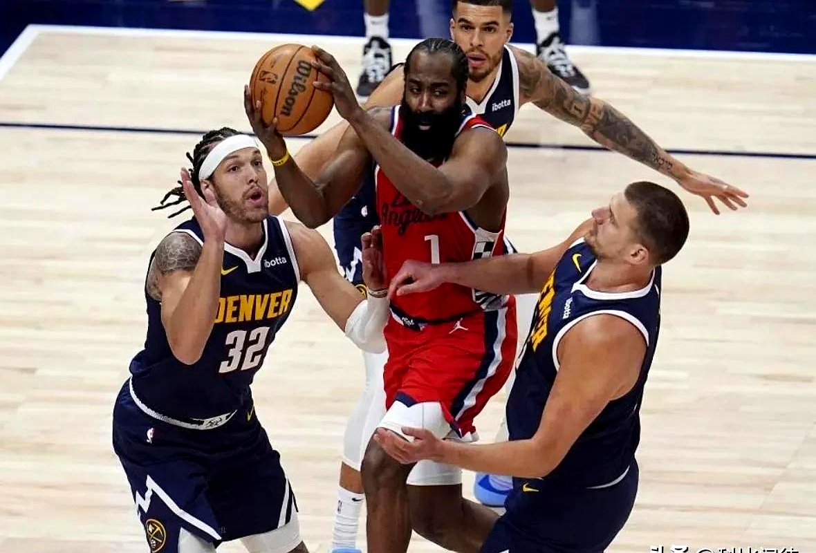 快船战胜奇才，雷吉-杰克逊全场火热的简单介绍