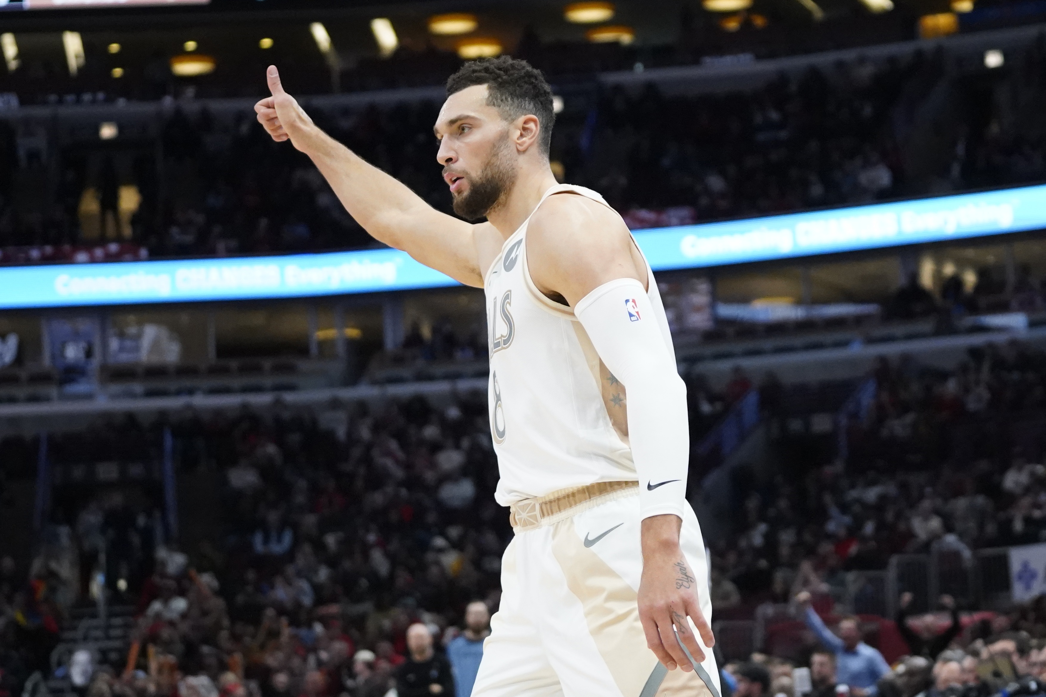 步行者不敌公牛,拉文砍下33分独揽 步行者不敌公牛,拉文砍下33分独揽