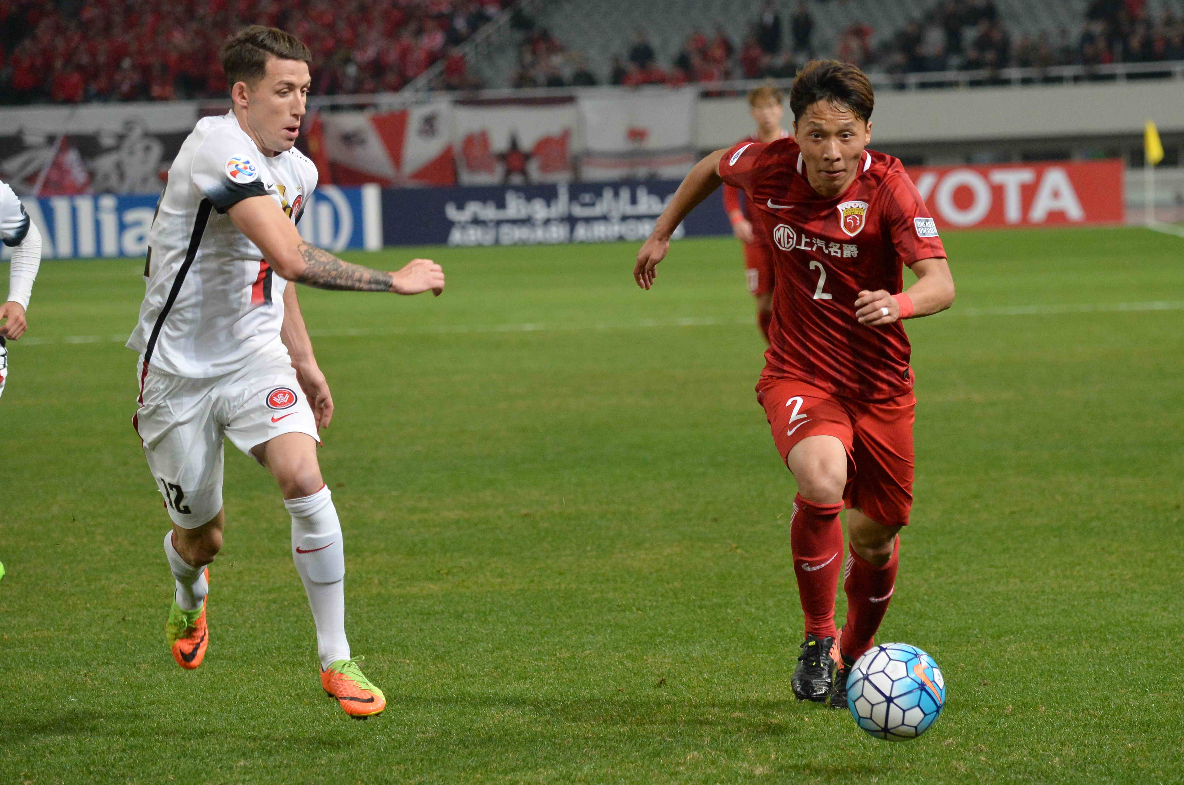 2021年亚冠联赛：上海上港3-0胜广岛三箭，获得小组赛三连胜的简单介绍